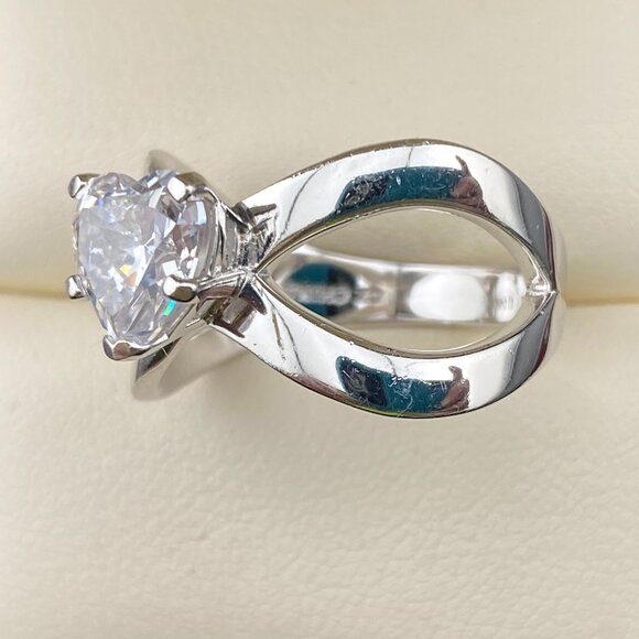 UTC 925 Sterling Silver Heart Shaped CZ, Love & Romance Ring Size 8 - 5.7 Gm. - Picture 5 of 15